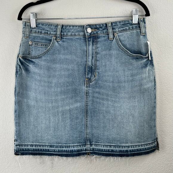 Old Navy Light Wash Raw Hem Denim Jean Mini Skirt NWT Size 10 - Picture 1 of 11